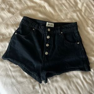 Rollas Black button short